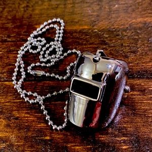 Welding hood / Cadena de careta de soldador